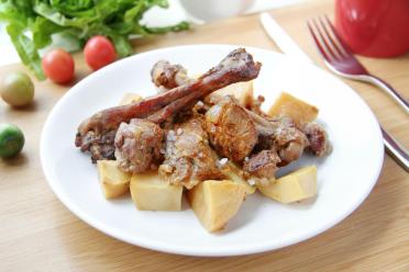 Slow Cooker Goose with Potatoes