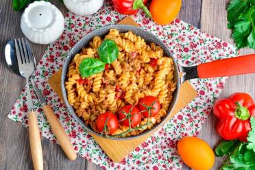 Spicy Minced Meat Pasta with Bell Pepper