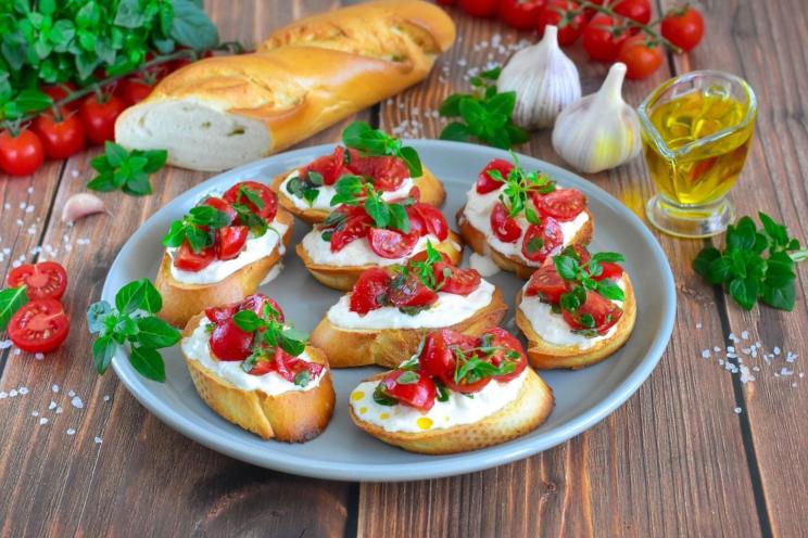 Tomato Basil Bruschetta with Stracciatella Cheese Tomato Basil Bruschetta with Stracciatella Cheese