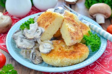 Potato Cutlets with Creamy Mushroom Gravy