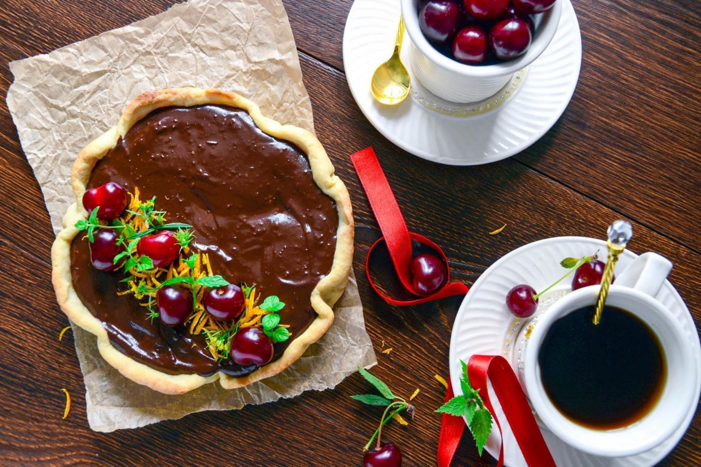 Cherry Pie with Orange-Chocolate Glaze Cherry Pie with Orange-Chocolate Glaze