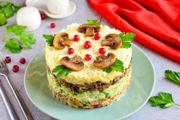 Smoked Chicken and Mushroom Holiday Salad