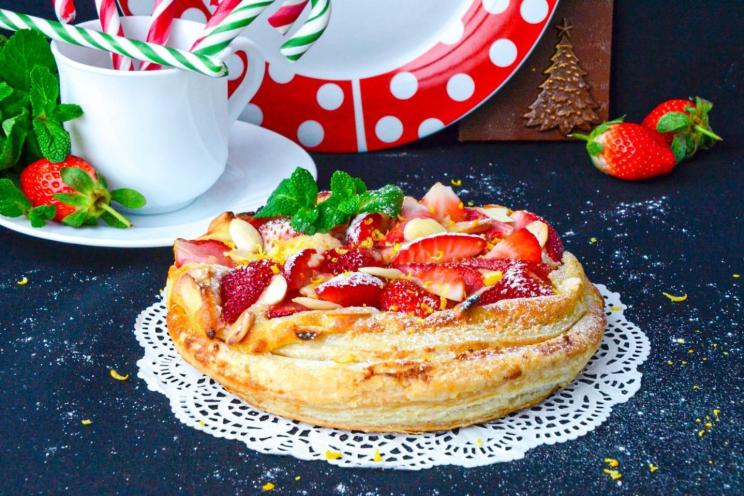 Elegant Strawberry Almond Layer Pie Elegant Strawberry Almond Layer Pie