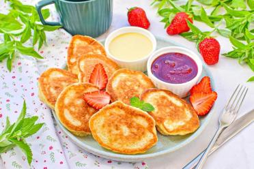 Fluffy Yeast Pancakes with Sour Milk