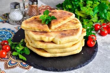 Skillet Khachapuri with Cottage Cheese