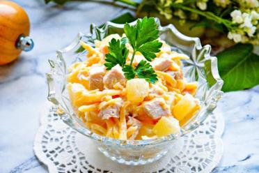Pineapple Chicken Salad with Garlic Cheese