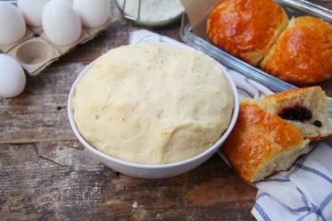 Fluffy Choux Yeast Dough with Tea-Infused Flair