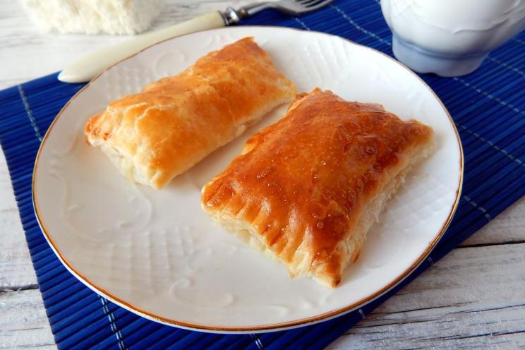 Quick Puff Pastry Parcels with Cottage Cheese