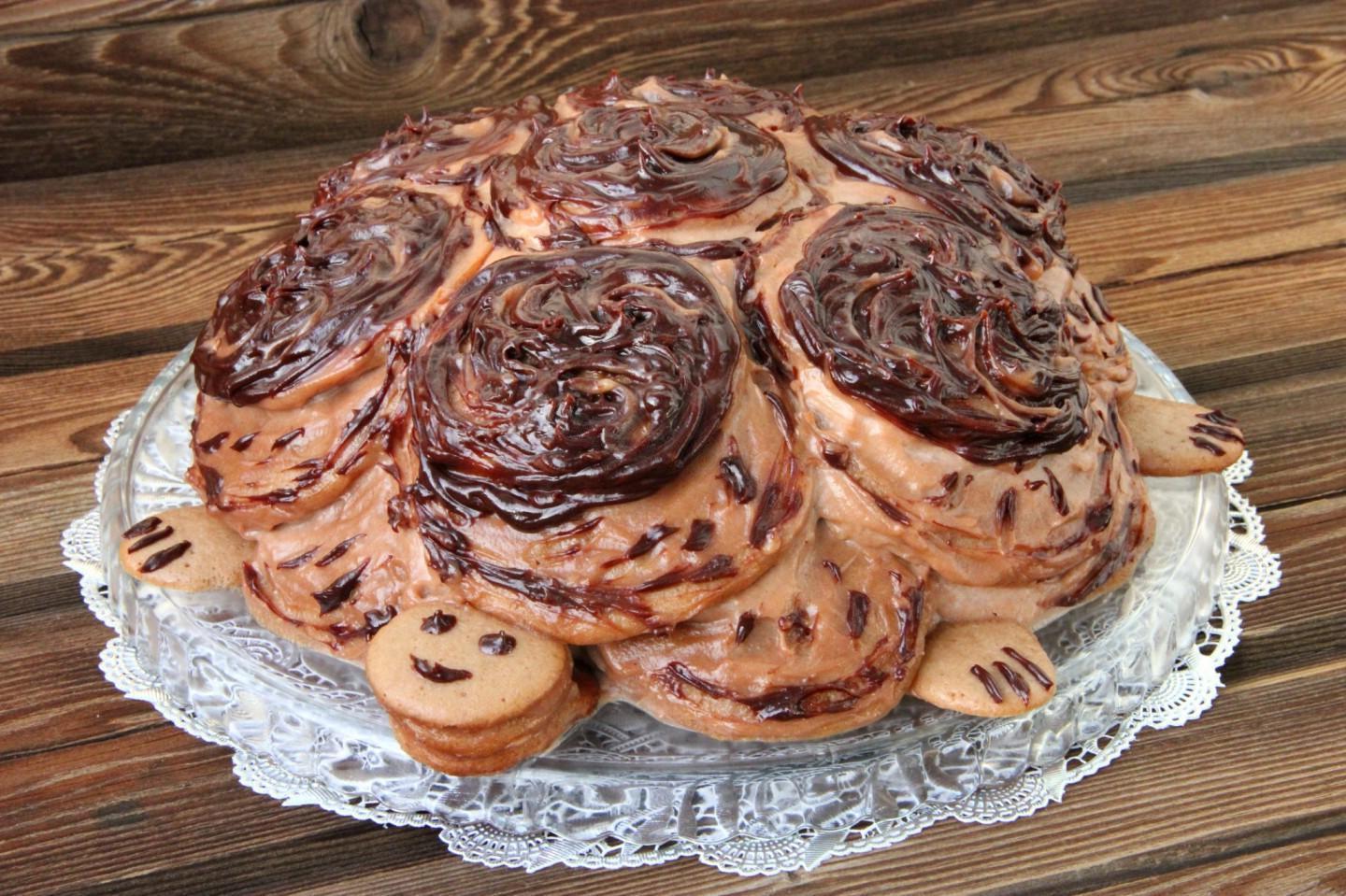 Sour Cream Turtle Cake: A Delicate Coffee-Chocolate Delight