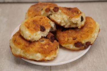 Vanilla Raisin Cottage Cheese Pancakes