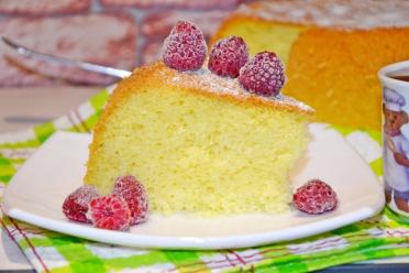 Easy Slow Cooker Sponge Cake