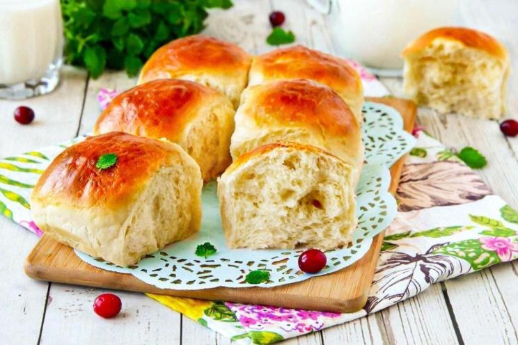 Fluffy, Airy Homemade Buns Fluffy, Airy Homemade Buns