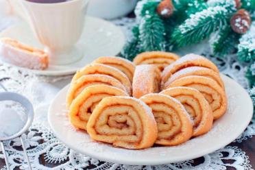 Quick and Delicious Jam-Filled Sponge Roll