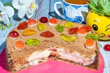 No-Bake Sour Cream Cookie Cheesecake