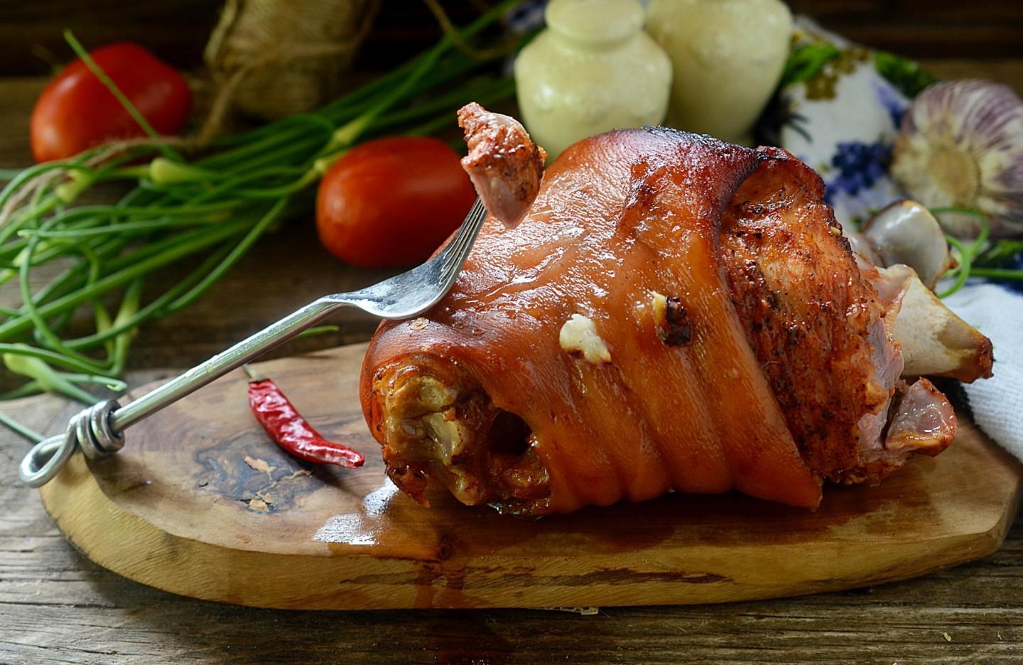 Oven-Baked Juicy Pork Knuckle Oven-Baked Juicy Pork Knuckle