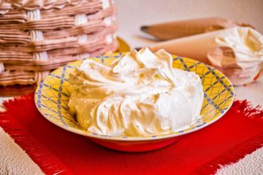 Perfect Swiss Meringue Cream for Stunning Treats