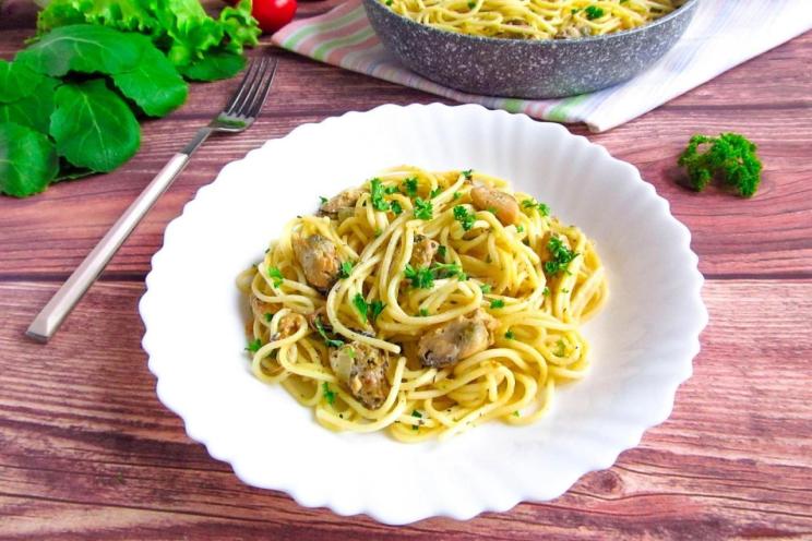 Mussels Spaghetti in Creamy Sauce Mussels Spaghetti in Creamy Sauce