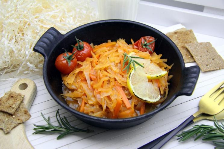Savory Stewed Cabbage with Carrots and Onions