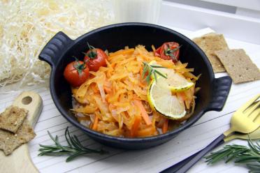 Savory Stewed Cabbage with Carrots and Onions