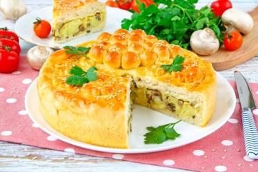 Potato and Mushroom Yeast Pie
