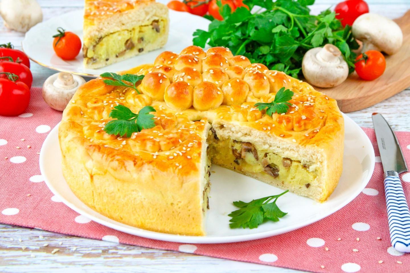 Potato and Mushroom Yeast Pie
