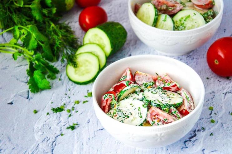 Quick and Tasty Tomato Cucumber Salad with Mayonnaise