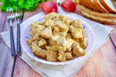 Easy Family-Pleasing Pork Goulash with Sour Cream