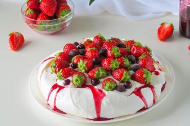 Classic Anna Pavlova Cake