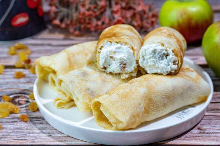 Cottage Cheese and Raisin Stuffed Pancakes Cottage Cheese and Raisin Stuffed Pancakes