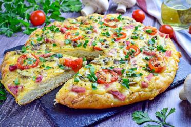 Fluffy American Deep-Dish Pizza