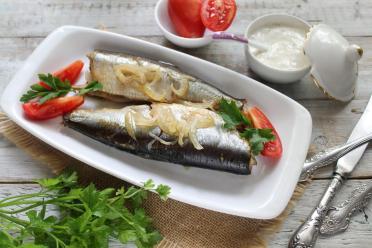 Baked Foil-Wrapped Herring with Lemon and Onion