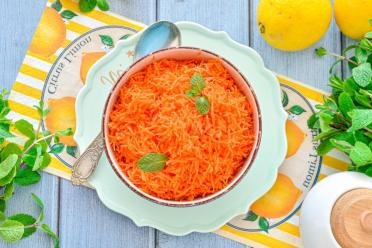 Simple Carrot Salad with Sweet Twist