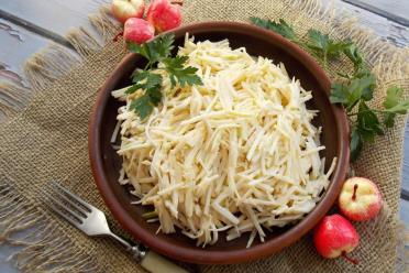 Apple-Celery Root Salad: A Refreshingly Tasty Dish