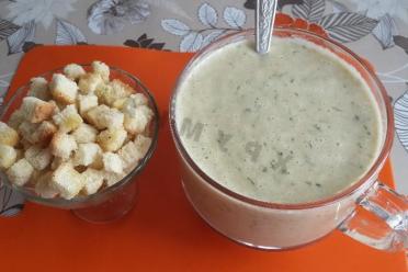 Creamy Mushroom Soup with Homemade Croutons