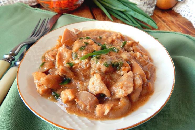 Easy Pan-Seared Chicken in Savory Sauce