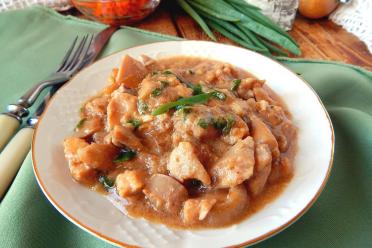 Easy Pan-Seared Chicken in Savory Sauce