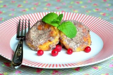 Breakfast Cheesecakes with Sour Cream Sauce