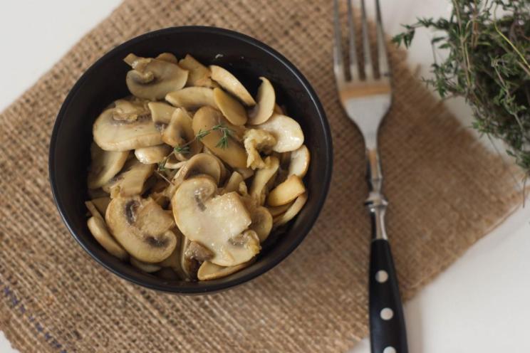 Low-Fat Creamy Champignons Skillet