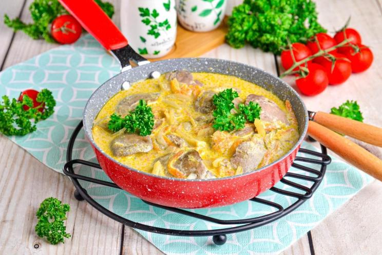 Creamy Chicken Liver with Onions and Carrots