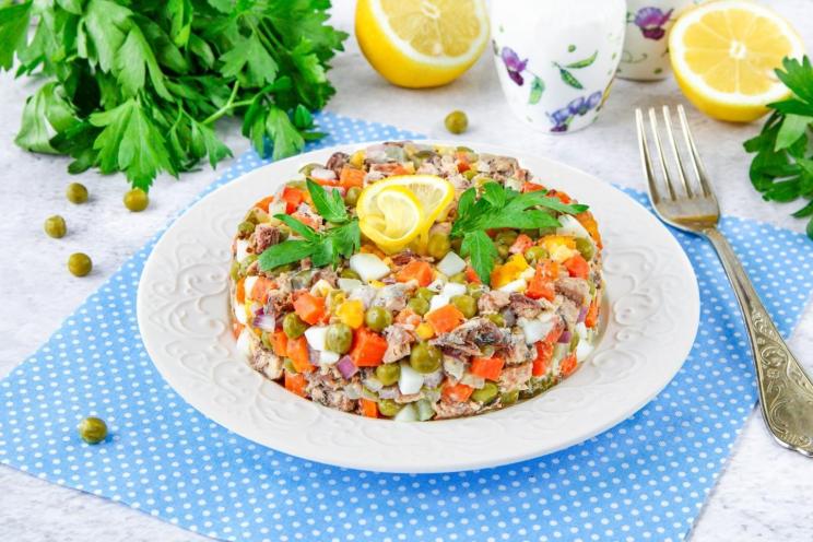 Quick & Delicious Canned Saury Salad with Egg and Peas