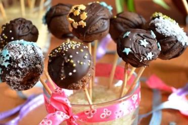 Quick & Easy No-Bake Chocolate Cake Pops