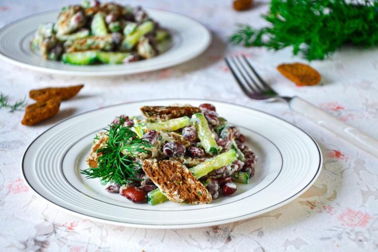 Hearty Bean and Crouton Salad
