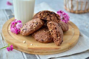 Irresistible Chocolate Oatmeal Cookies