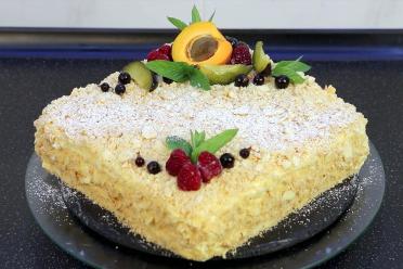 Vanilla Buttercream Napoleon Cake