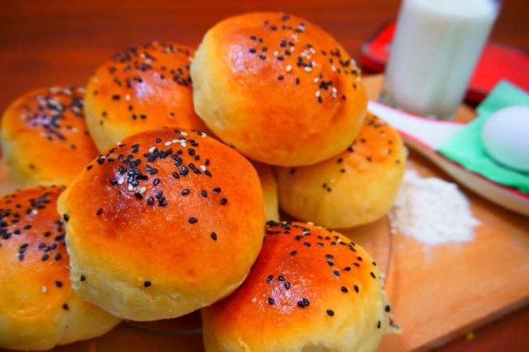 Apple-Filled Butter Buns for a Perfect Morning