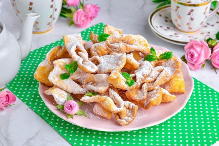 Quick & Crispy Vodka-Infused Pastry Treats Quick & Crispy Vodka-Infused Pastry Treats