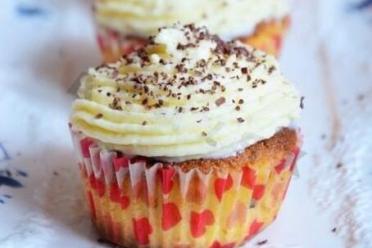 White Chocolate Pistachio Cupcakes