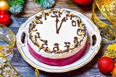 New Year’s Clock Cake Delight