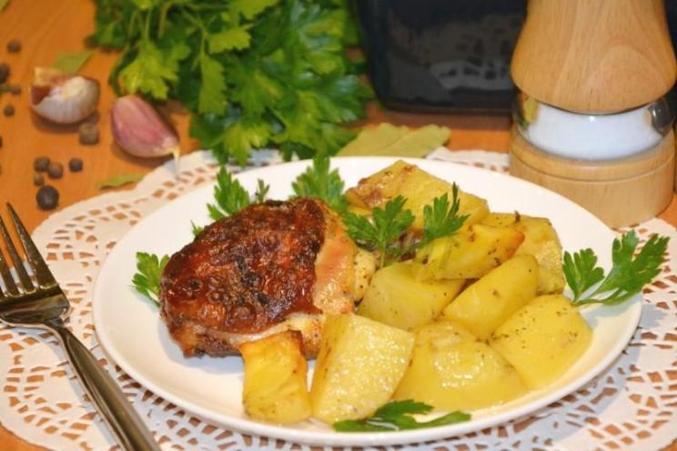 Oven-Baked Chicken and Potatoes with Parsley and Mayonnaise