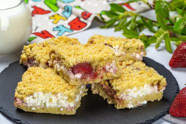 Strawberry Cottage Cheese Shortbread Pie